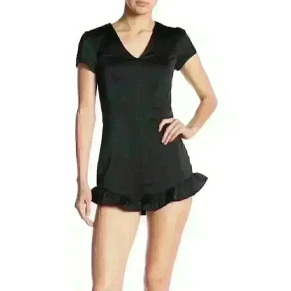 NEW! Bebe Women’s 10 V-Neck Ruffle Romper NWT $119 - Picture 1 of 3